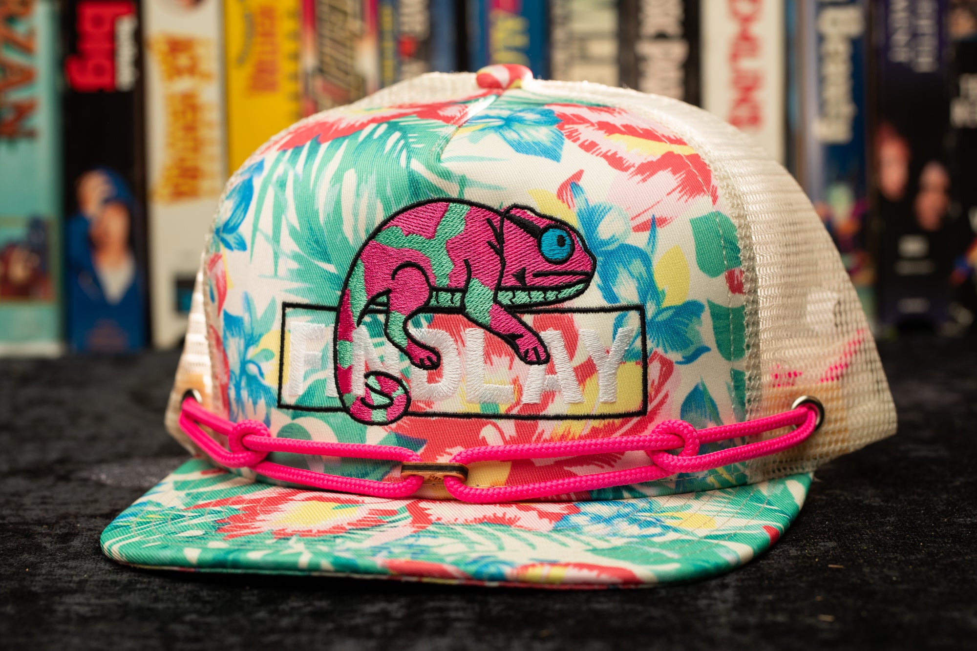 a hat with a picture of a chamelon on it