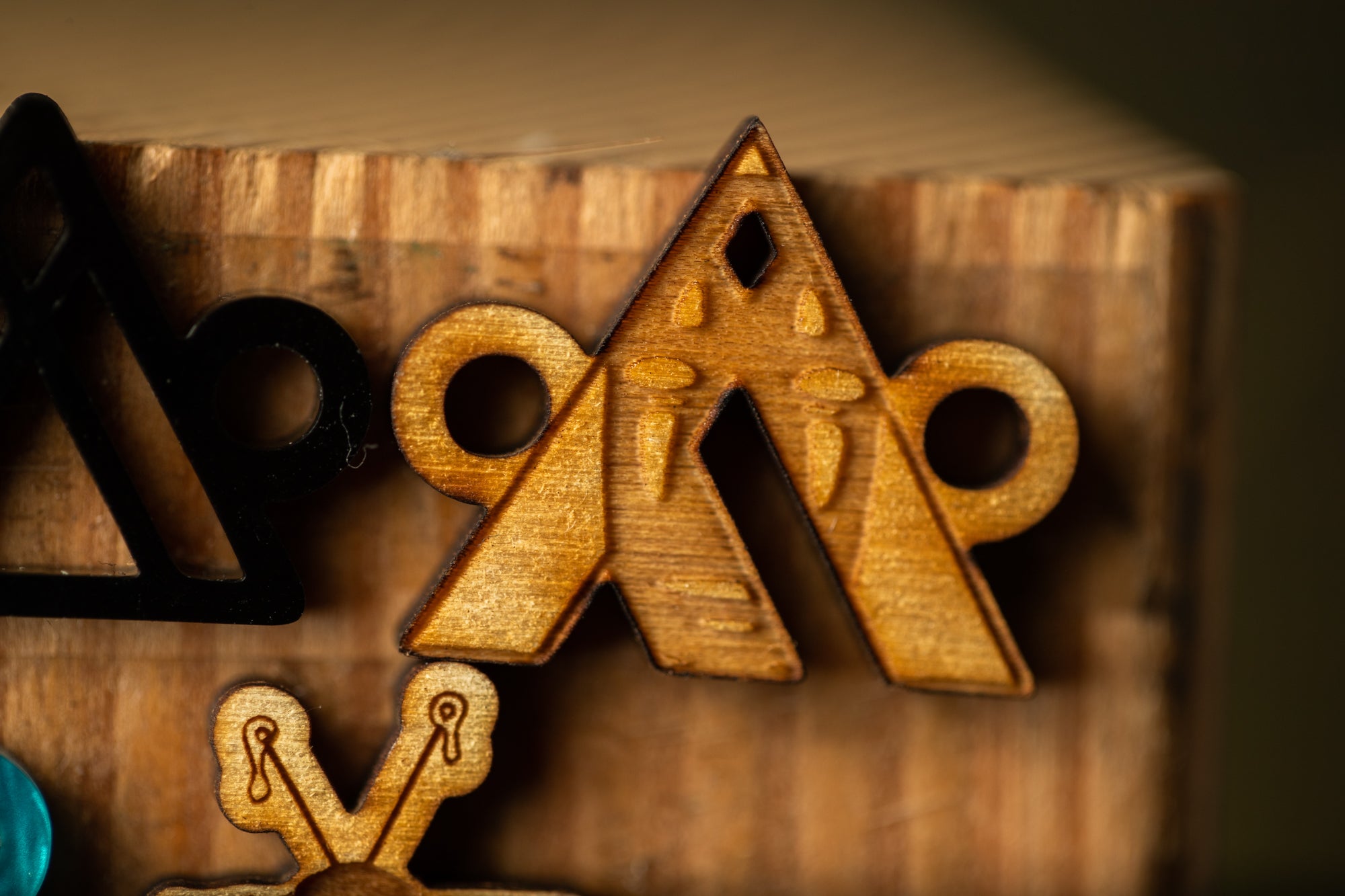a wooden cutting board with a pair of scissors on it