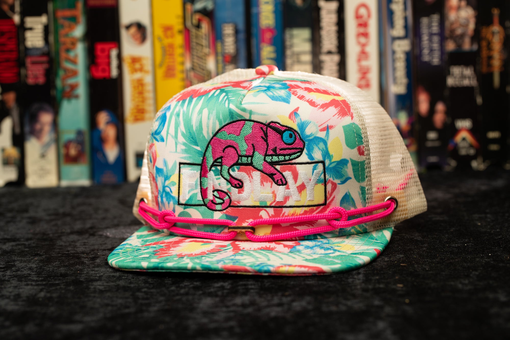 a hat with a picture of a chamelon on it